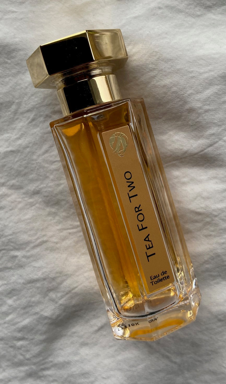 Tea for Two – fresh and smoky and sensuous – perfumeniche